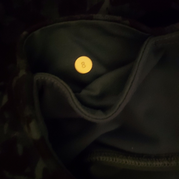 Lululemon Bundle! 2crop leggings sz8, 1reversible NWT Purple Uplifting Scrunchie - Picture 7 of 11